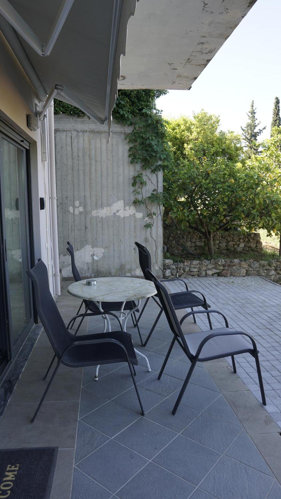 Romanos Patras Studio Bagian luar foto